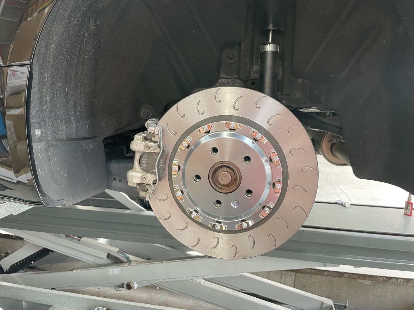 Latest company case about Audi TT 8s rear wheel upgrade brake parts